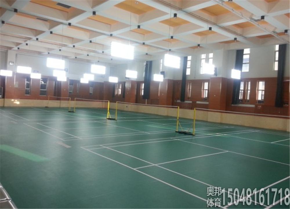 蒙古族中學羽毛球場地