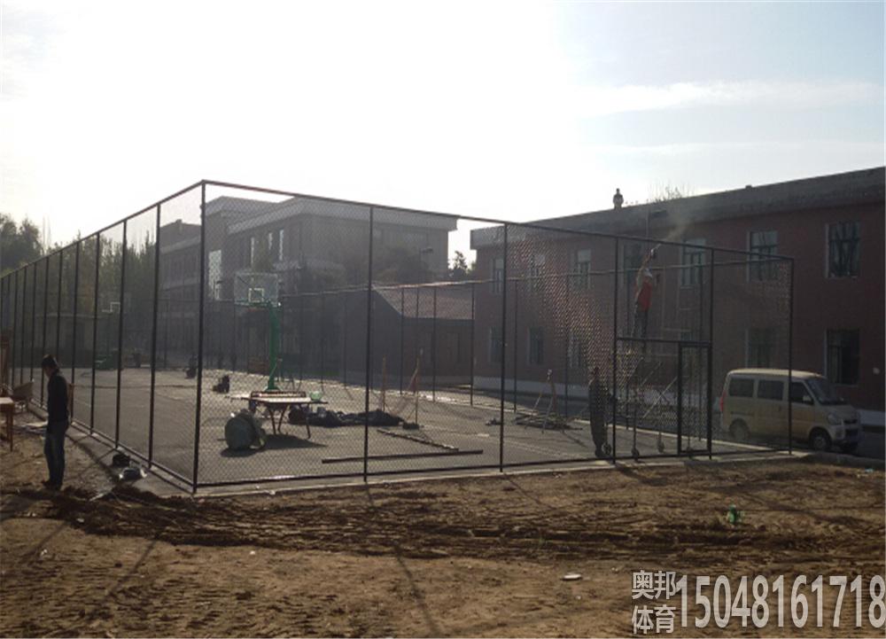 包頭市青山賓館運動場地圍網工程順利完工