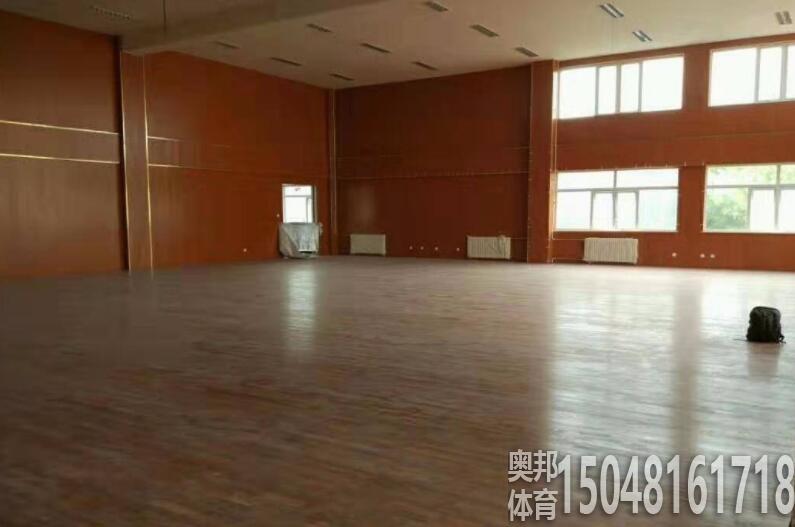 包頭體育場(chǎng)地鋪設(shè)